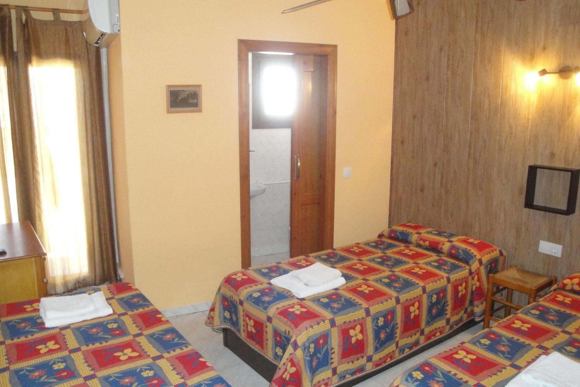 Hostal Cristina Denia Kültér fotó
