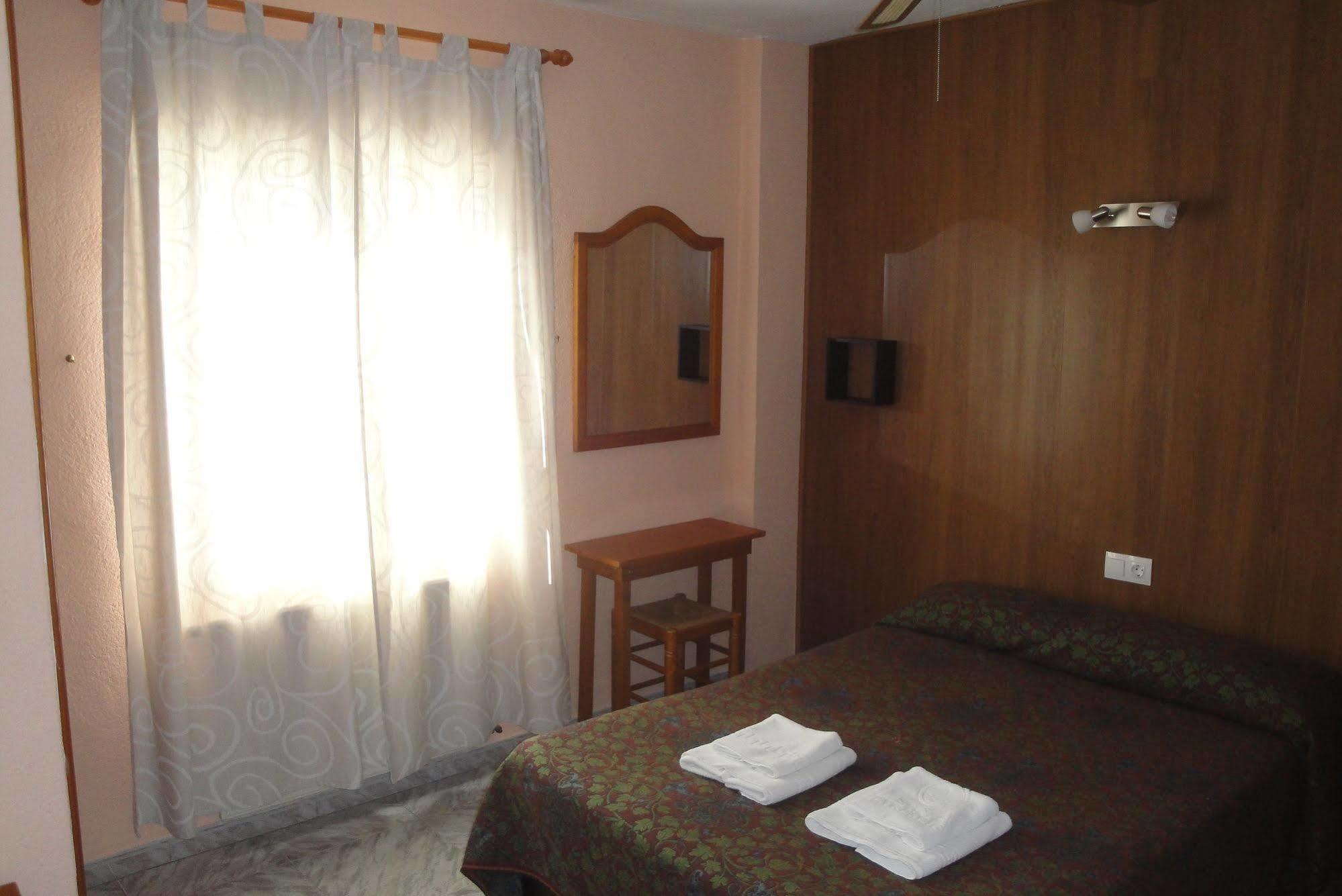 Hostal Cristina Denia Kültér fotó